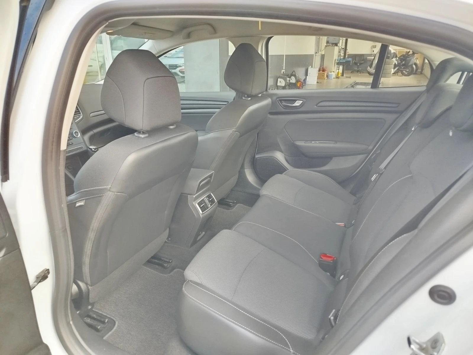 Renault Megane 1.3Tce/140к.с./Life, снимка 14 - Автомобили и джипове - 56612257