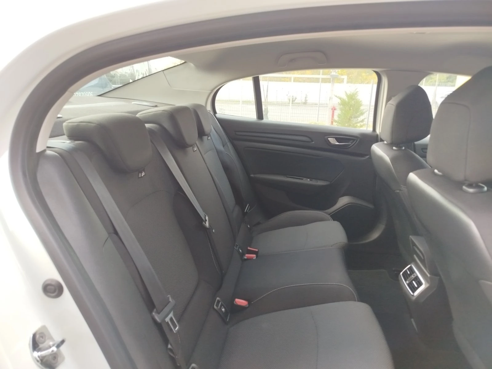 Renault Megane 1.3Tce/140к.с./Life, снимка 17 - Автомобили и джипове - 56612257