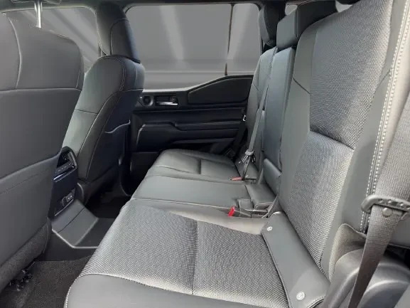Toyota Land cruiser 2.8 D-4D = NEW = 7 Seats/Lounge Гаранция, снимка 9 - Автомобили и джипове - 54619938