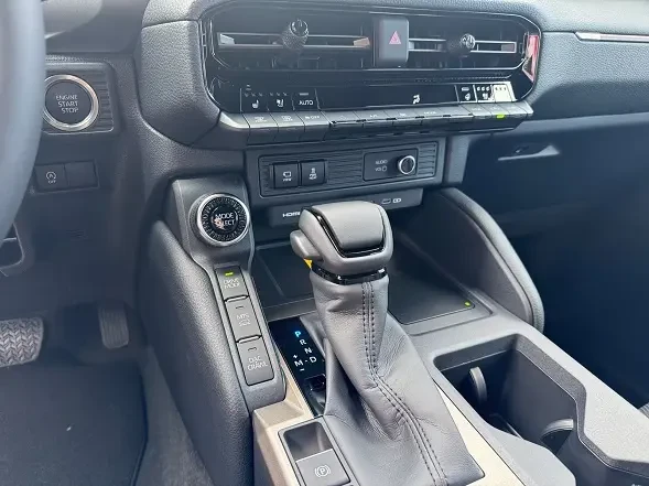 Toyota Land cruiser 2.8 D-4D = NEW = 7 Seats/Lounge Гаранция, снимка 8 - Автомобили и джипове - 54619938