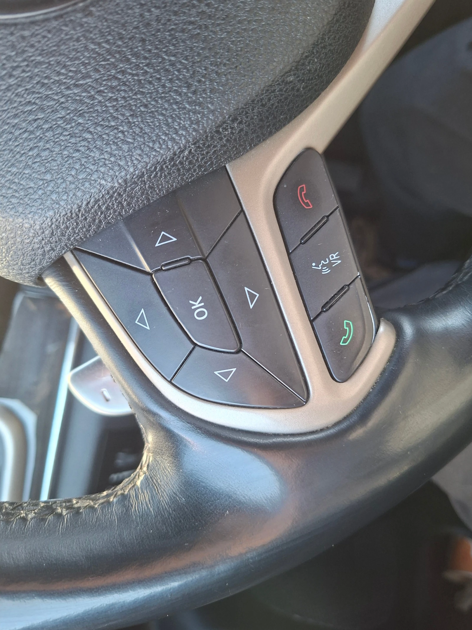 Jeep Grand cherokee Overland, снимка 9 - Автомобили и джипове - 54149855