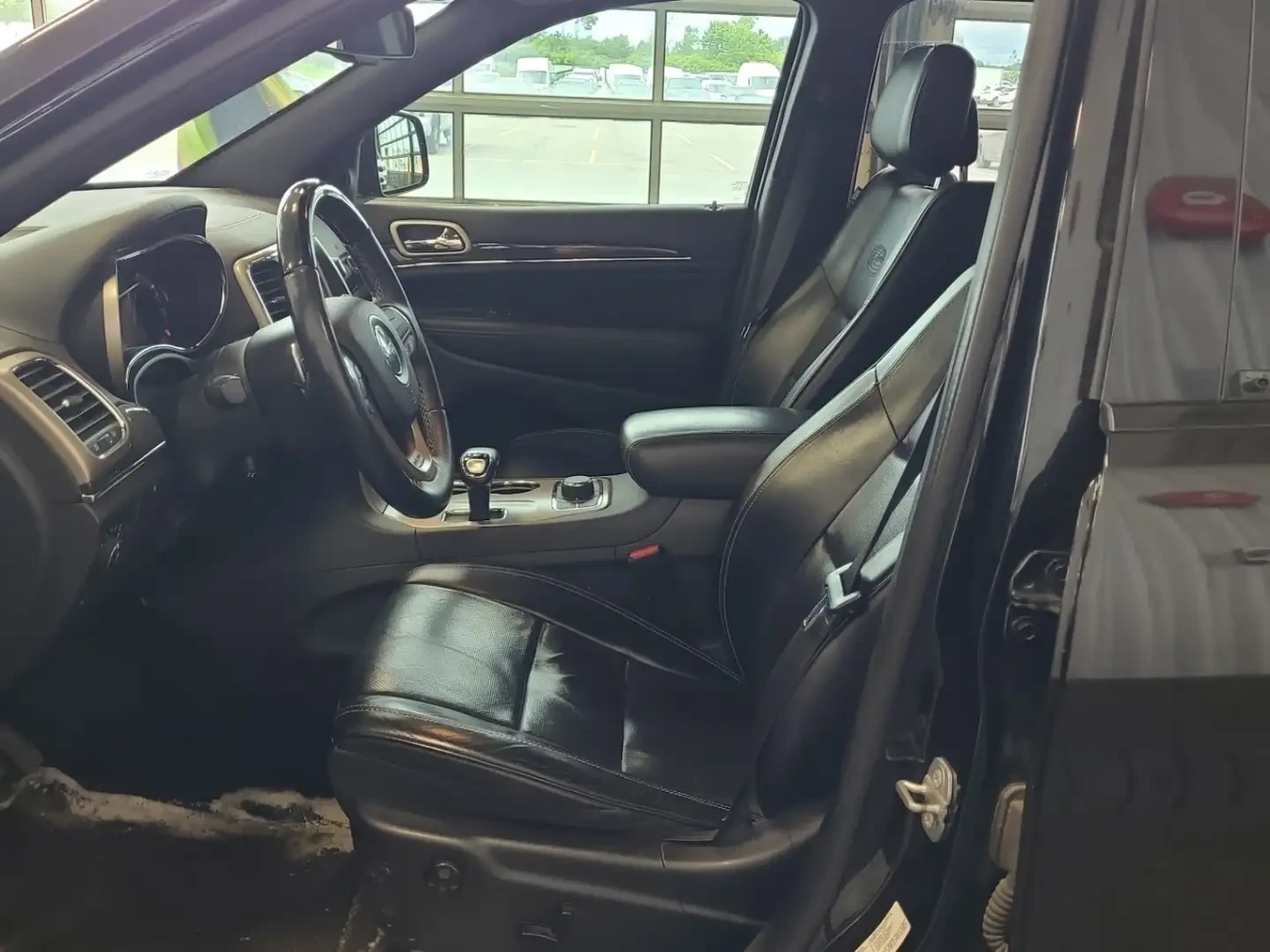 Jeep Grand cherokee 3.0L V6 Diesel* Overland* Чист Carfax, снимка 4 - Автомобили и джипове - 55187038