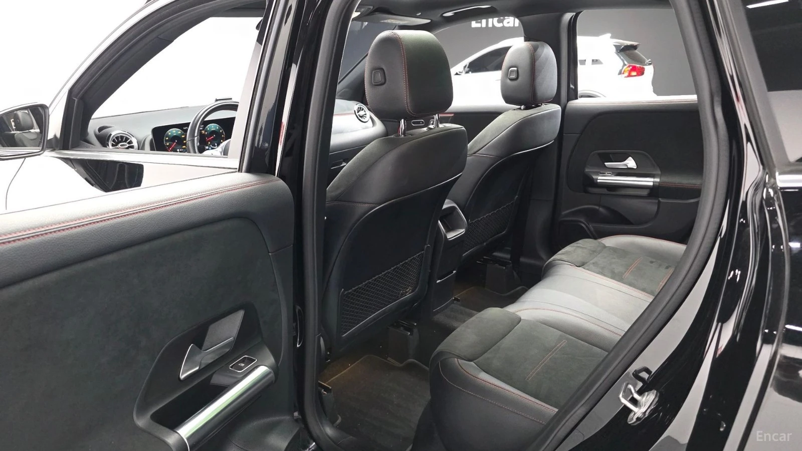 Mercedes-Benz GLA 250 AMG* ПОДГРЕВ* ПАМЕТ* КАМЕРА* ПАНО, снимка 13 - Автомобили и джипове - 55432996