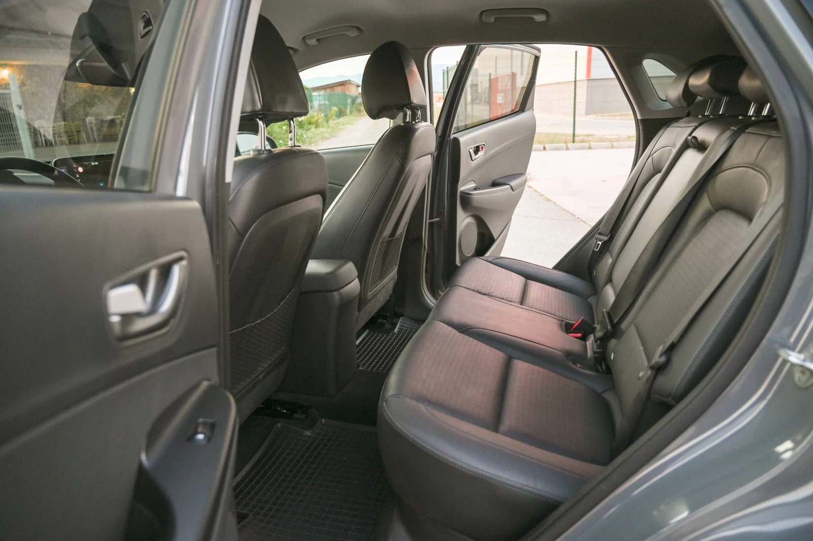 Hyundai Kona 64kw* Камера* 100%SOH* ТЕРМОПОМПА, снимка 11 - Автомобили и джипове - 55624705