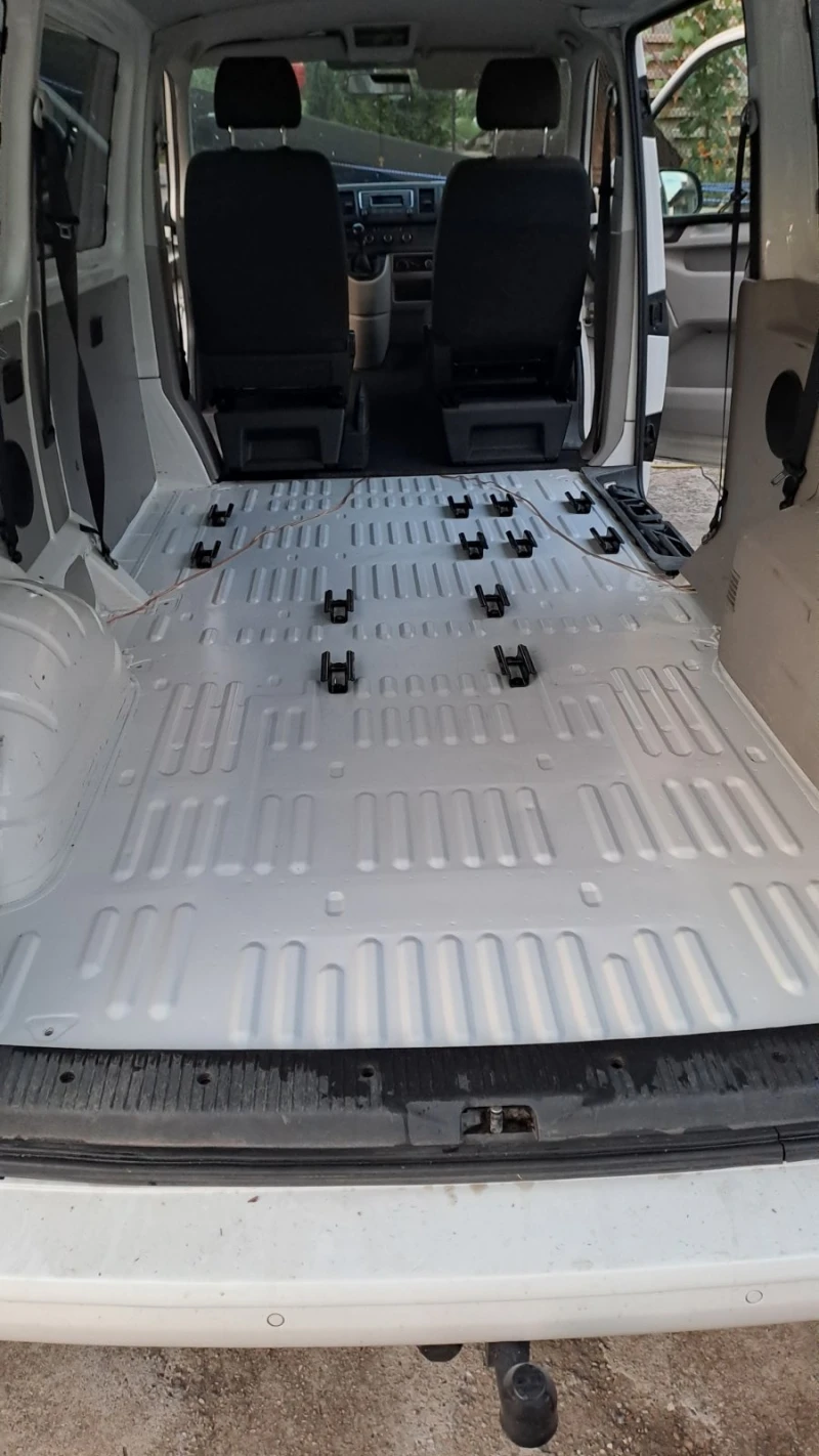 VW Caravelle, снимка 11 - Бусове и автобуси - 51278888