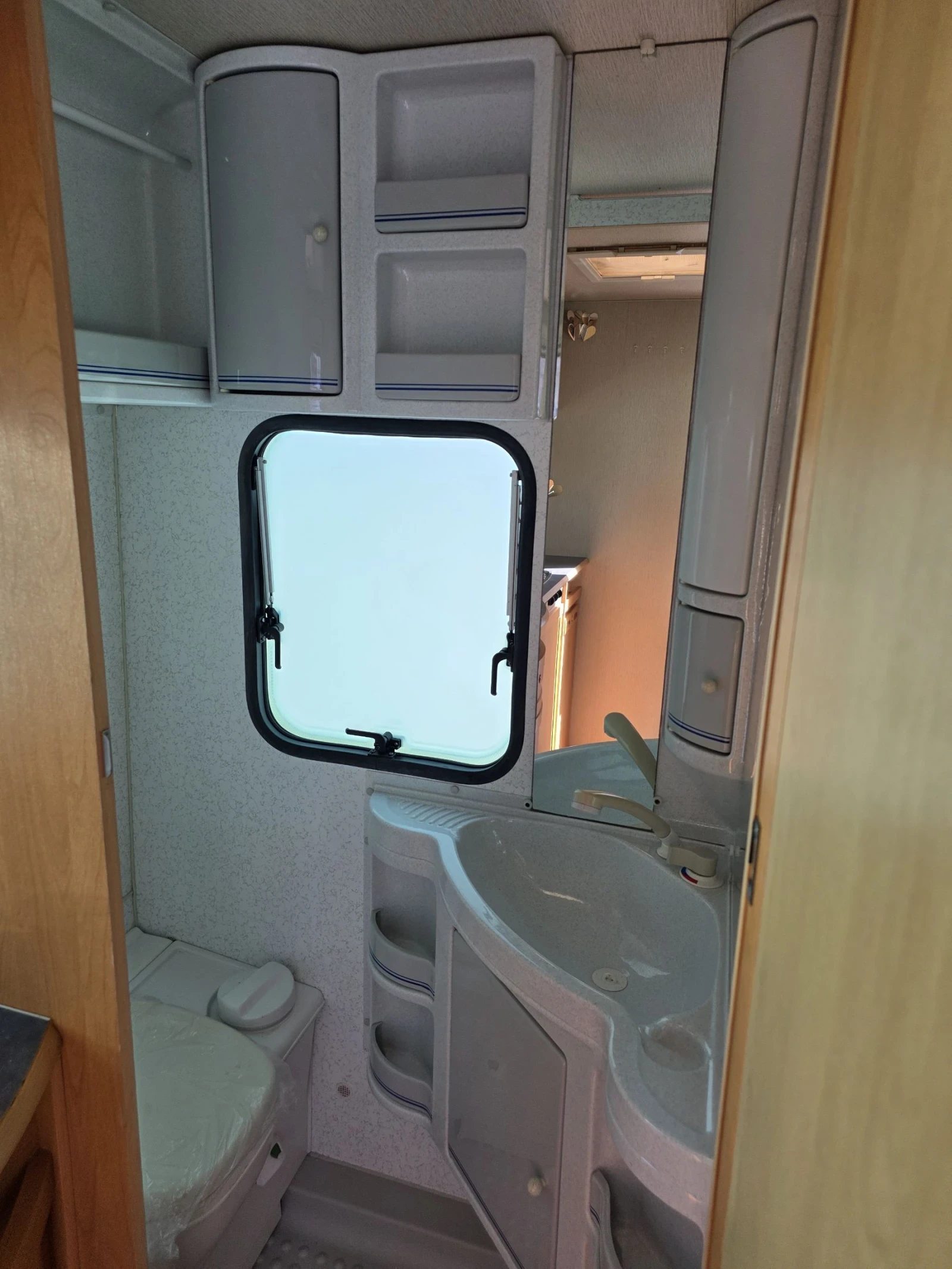 �������� Adria ����� 462 ��������� | Mobile.bg � ����������� 9