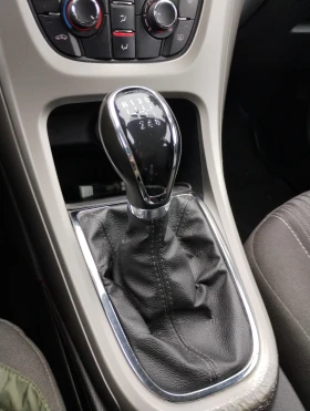 Opel Astra Sports Tourer, снимка 10