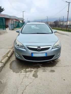 Opel Astra Sports Tourer, снимка 1