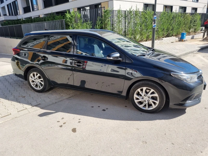 Toyota Auris Hybrid, снимка 1 - Автомобили и джипове - 47556626