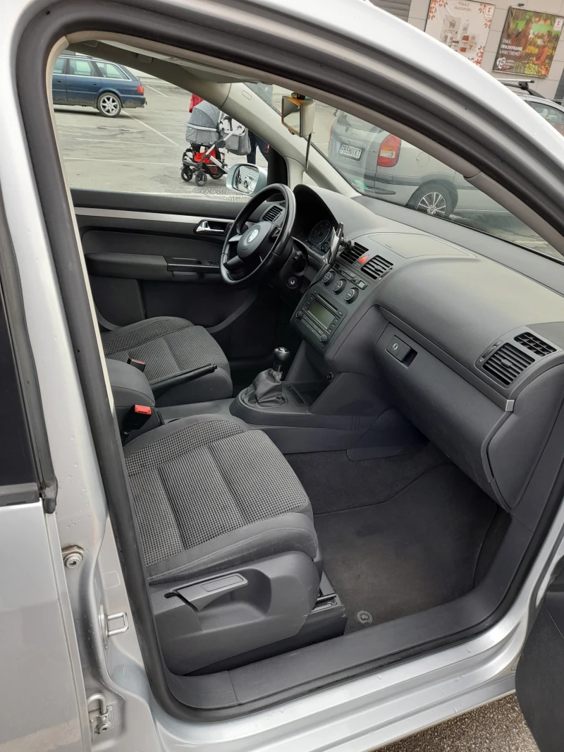 VW Touran 2.0 TDI, снимка 5 - Автомобили и джипове - 47998088