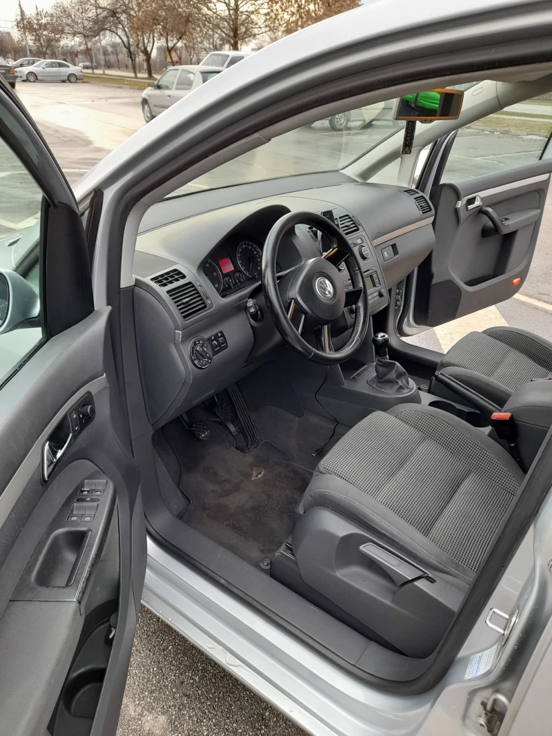 VW Touran 2.0 TDI, снимка 6 - Автомобили и джипове - 47998088