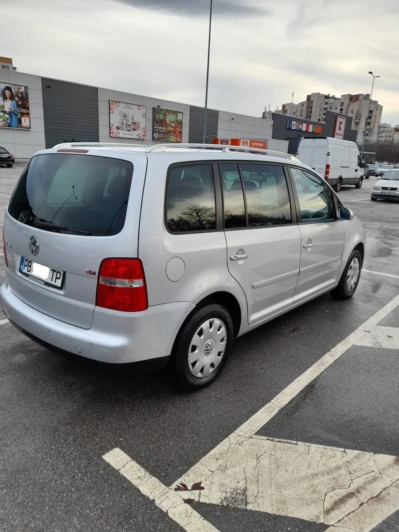 VW Touran 2.0 TDI, снимка 4 - Автомобили и джипове - 47998088