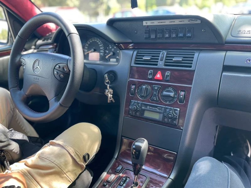 Mercedes-Benz E 270 CDI, снимка 11 - Автомобили и джипове - 52220061