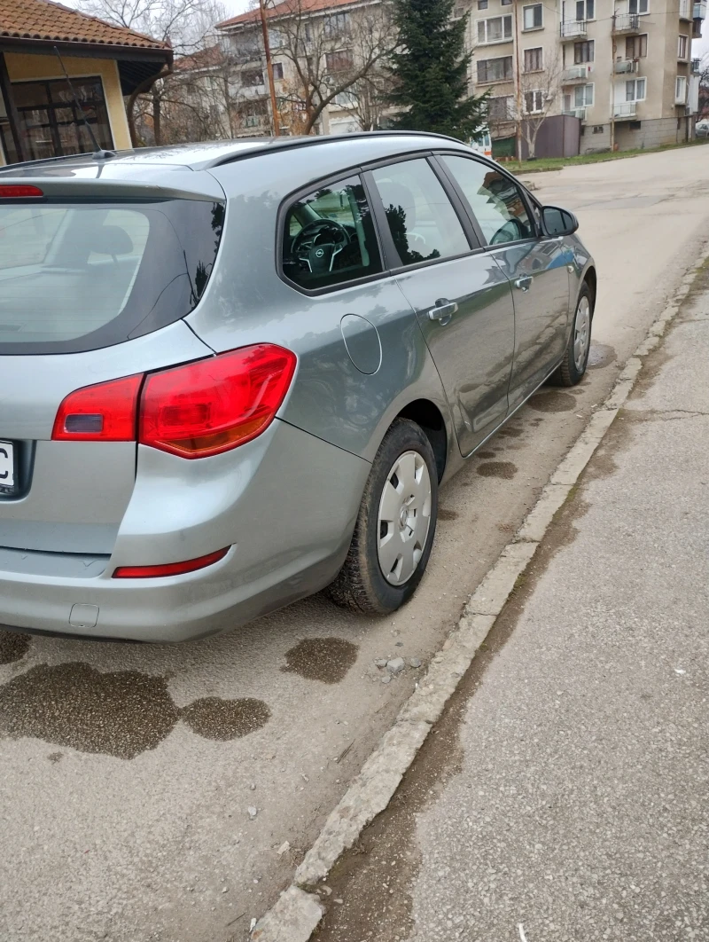 Opel Astra Sports Tourer, снимка 3 - Автомобили и джипове - 52863906