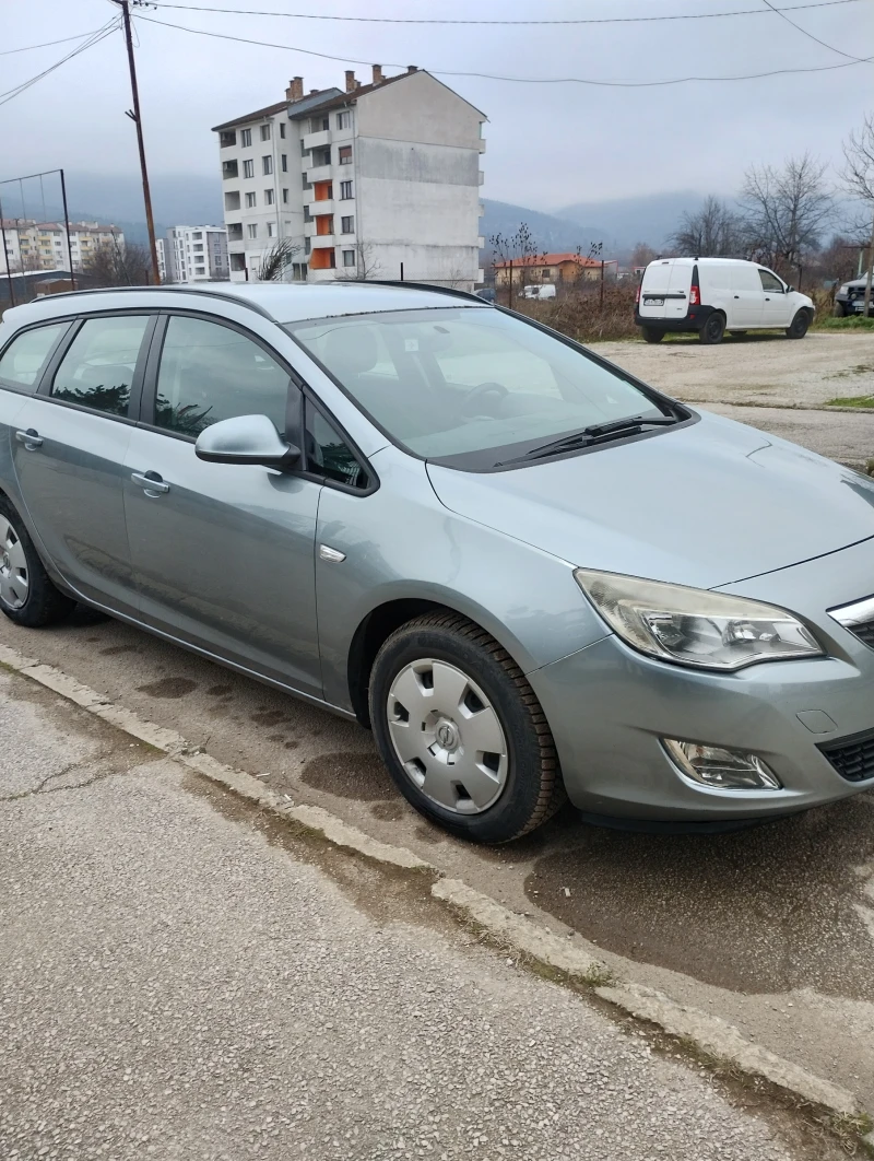 Opel Astra Sports Tourer, снимка 4 - Автомобили и джипове - 52863906