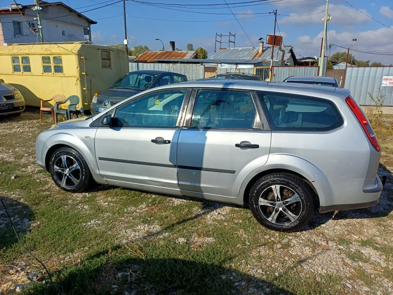 Ford Focus 1.8, снимка 8 - Автомобили и джипове - 52888119