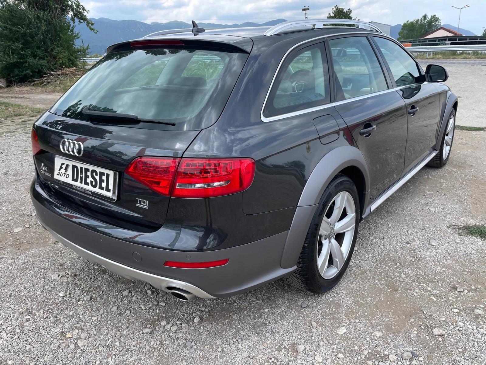 Audi A4 Allroad 3.0TDI-4x4-PANORAMA-ITALiA - изображение 8