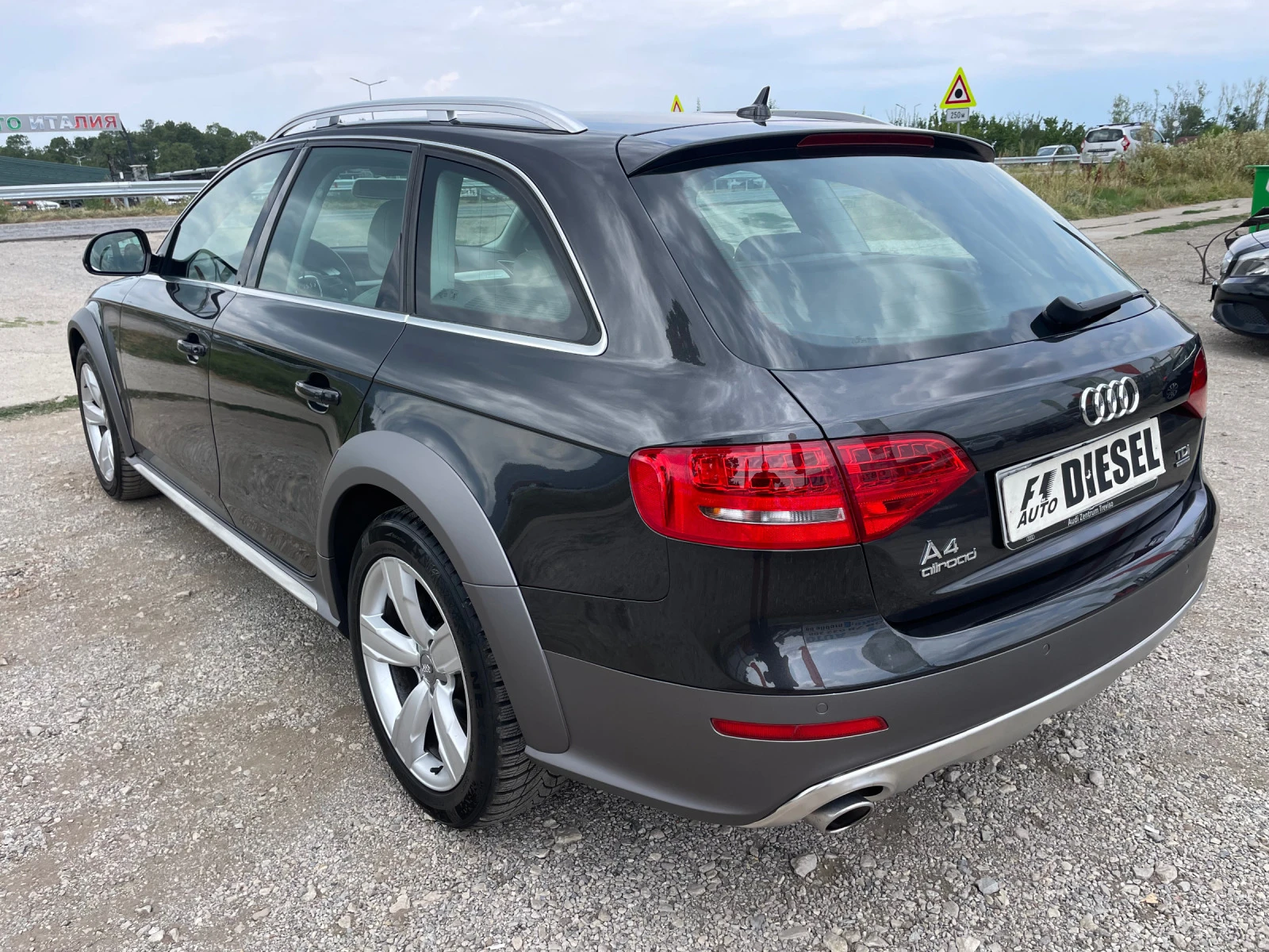 Audi A4 Allroad 3.0TDI-4x4-PANORAMA-ITALiA - изображение 10