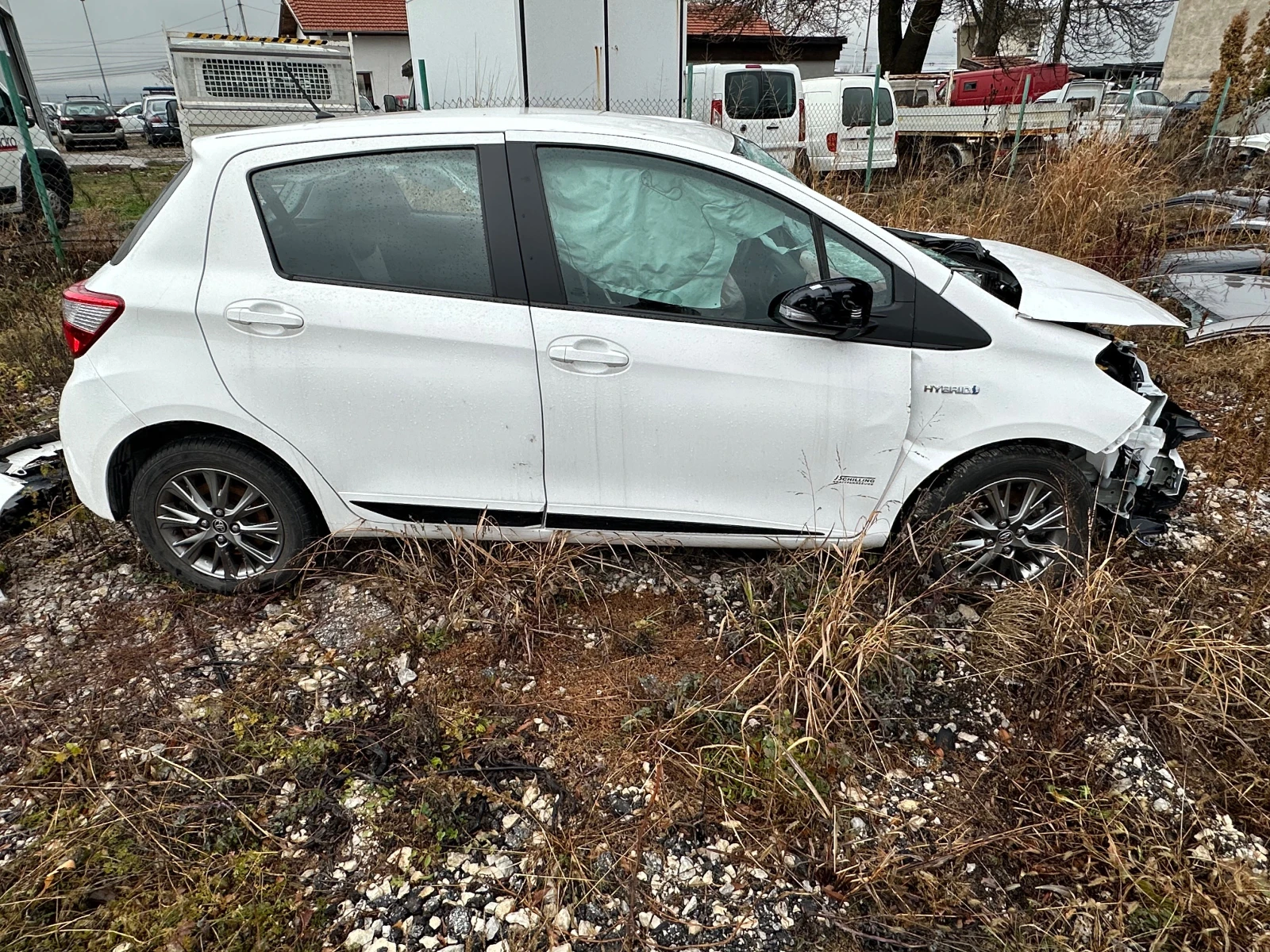 Toyota Yaris 1.5-Хибрид -5 бр , снимка 4 - Автомобили и джипове - 53945564