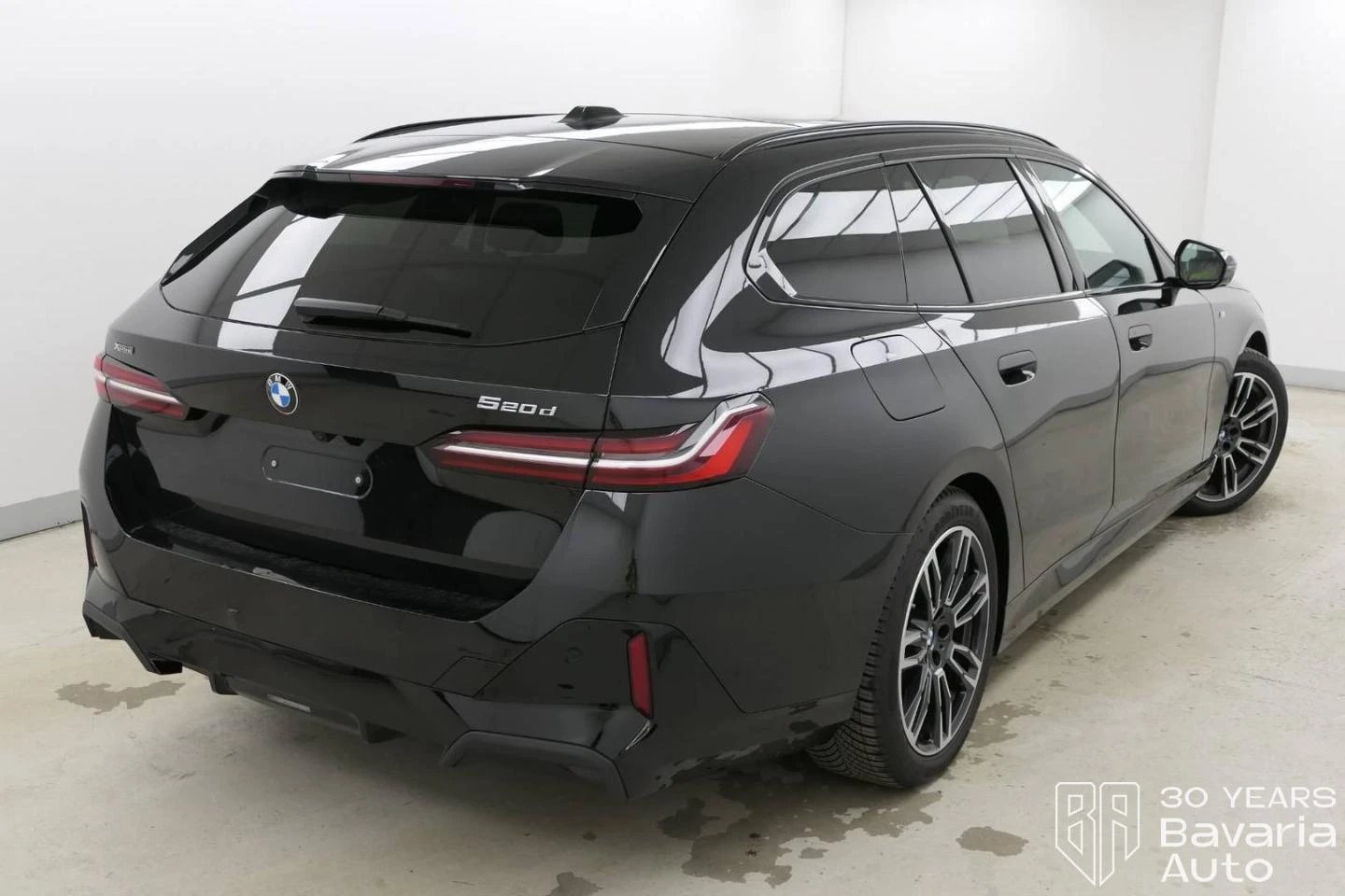 BMW 520 d xDrive Touring M Sport Paket Steptronic - изображение 3