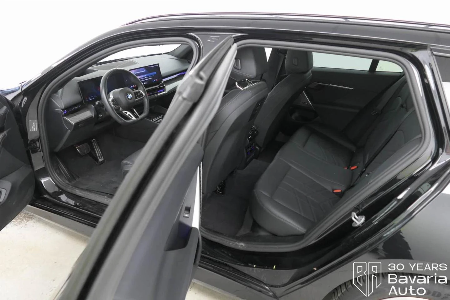 BMW 520 d xDrive Touring M Sport Paket Steptronic - изображение 5