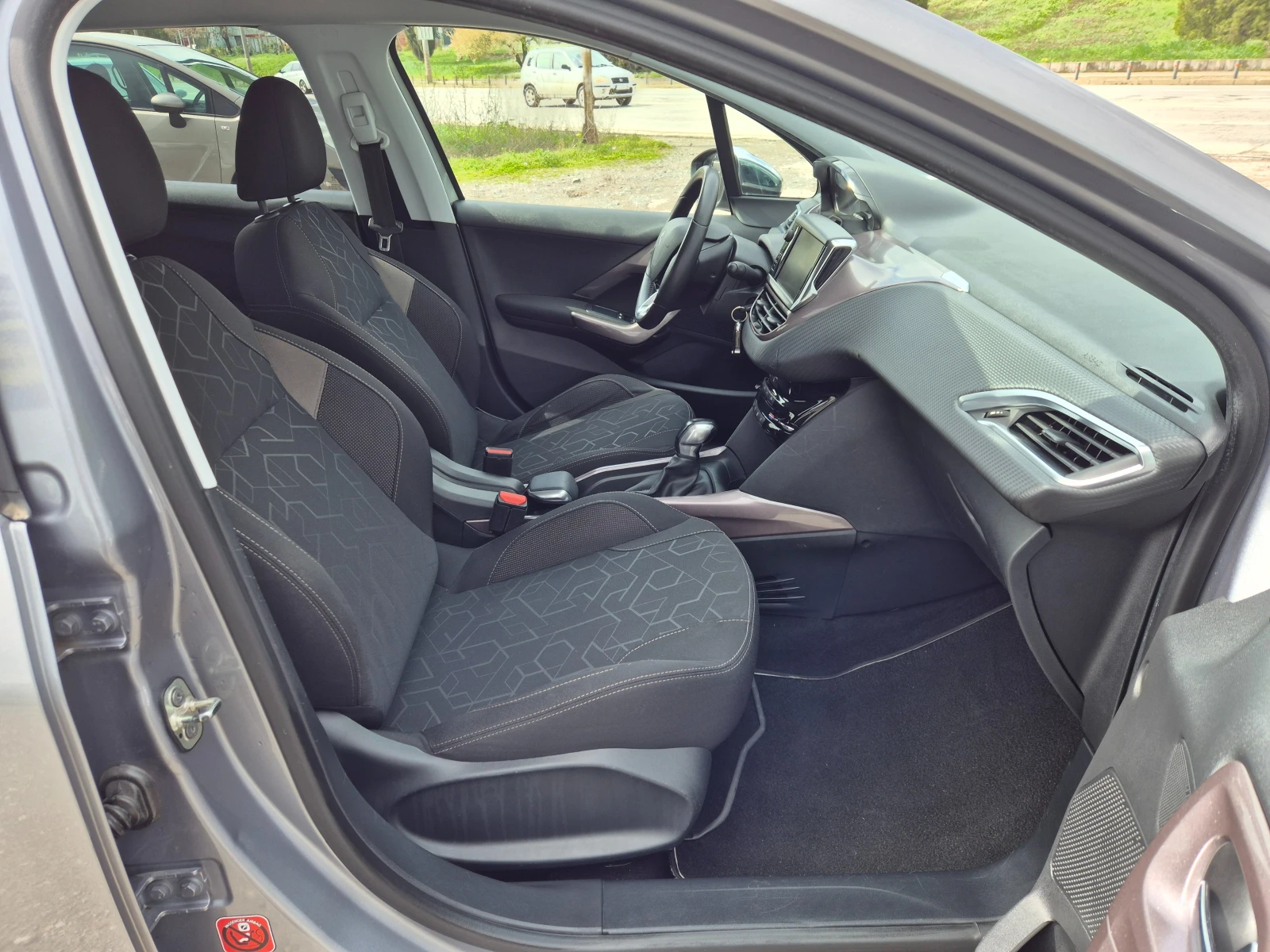 Peugeot 2008 1.6 HDI 93k.c, снимка 9 - Автомобили и джипове - 53112072