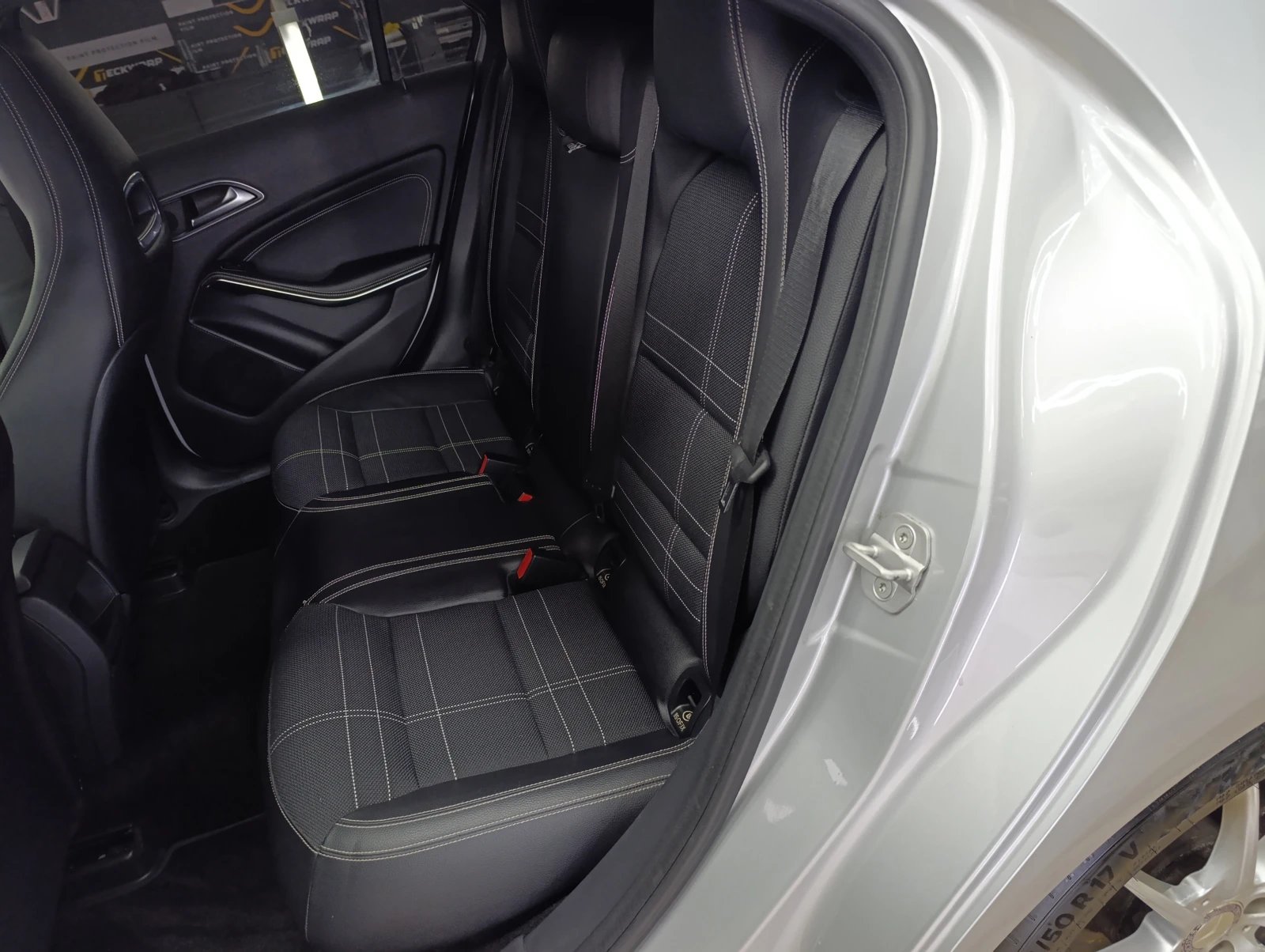 Mercedes-Benz A 180 1.6i 122k.c. - изображение 8