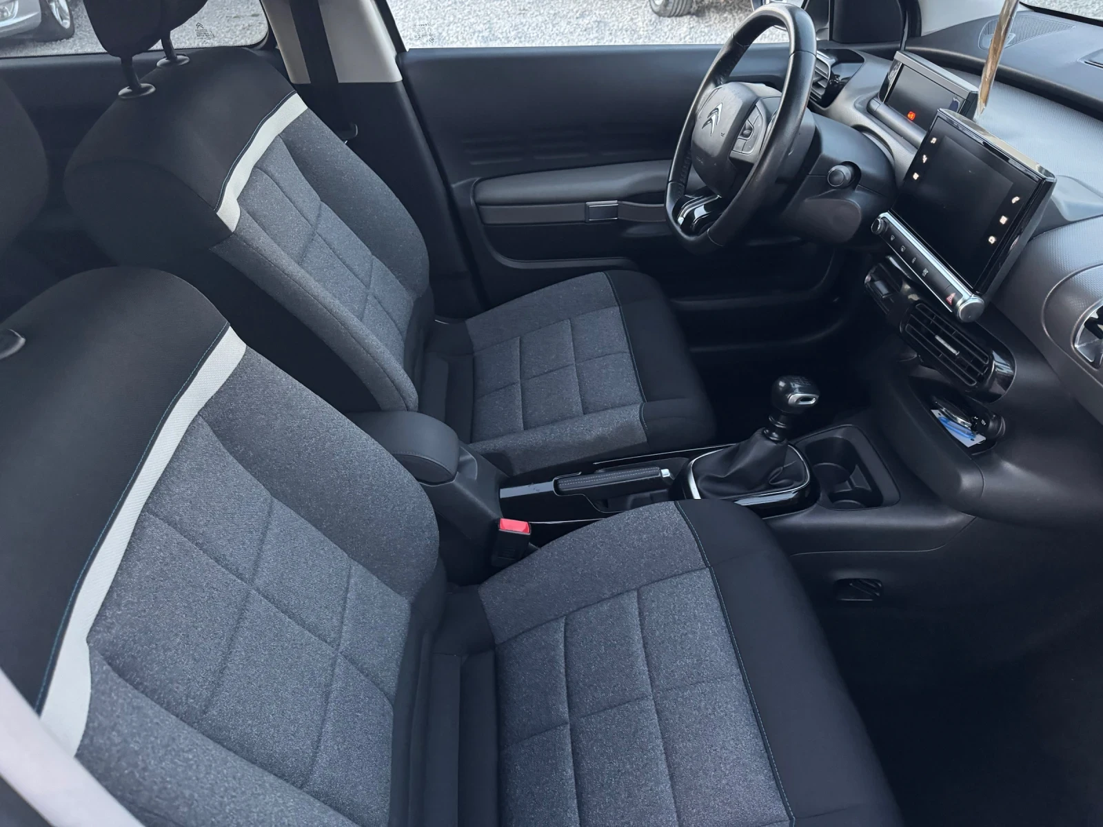 Citroen C4 Cactus 1.5BlueHDI / KEYLESS / МЪРТВА ЗОНА / НАВИ / , снимка 12 - Автомобили и джипове - 53843875