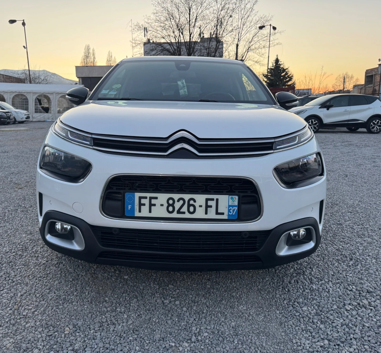 Citroen C4 Cactus 1.5BlueHDI / KEYLESS / МЪРТВА ЗОНА / НАВИ / , снимка 2 - Автомобили и джипове - 53843875