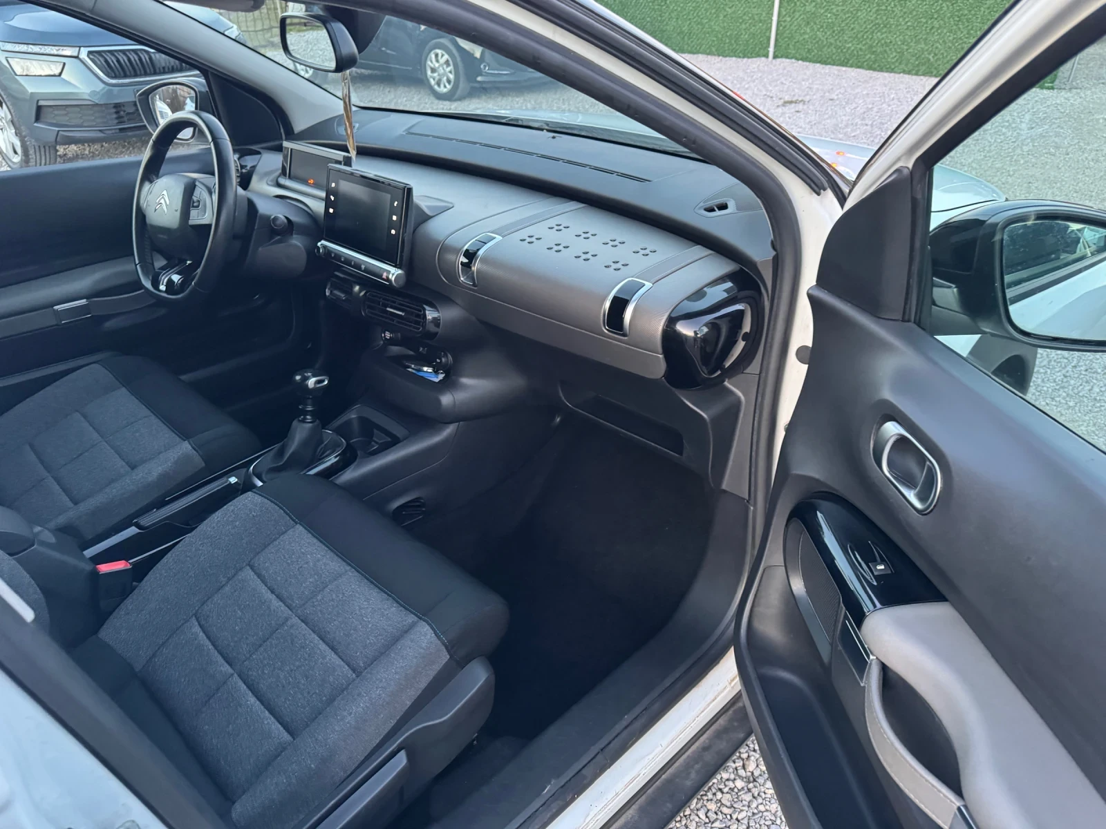 Citroen C4 Cactus 1.5BlueHDI / KEYLESS / МЪРТВА ЗОНА / НАВИ / , снимка 13 - Автомобили и джипове - 53843875