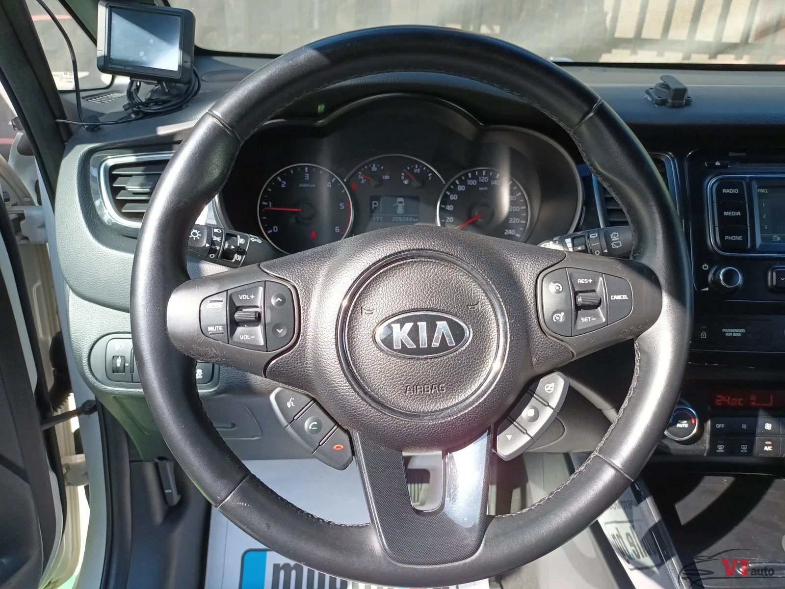 Kia Carens 7 места/Автомат, снимка 8 - Автомобили и джипове - 53946137