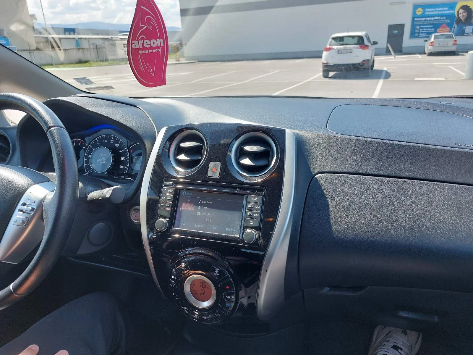 Nissan Note N-TEC, снимка 9 - Автомобили и джипове - 54310072