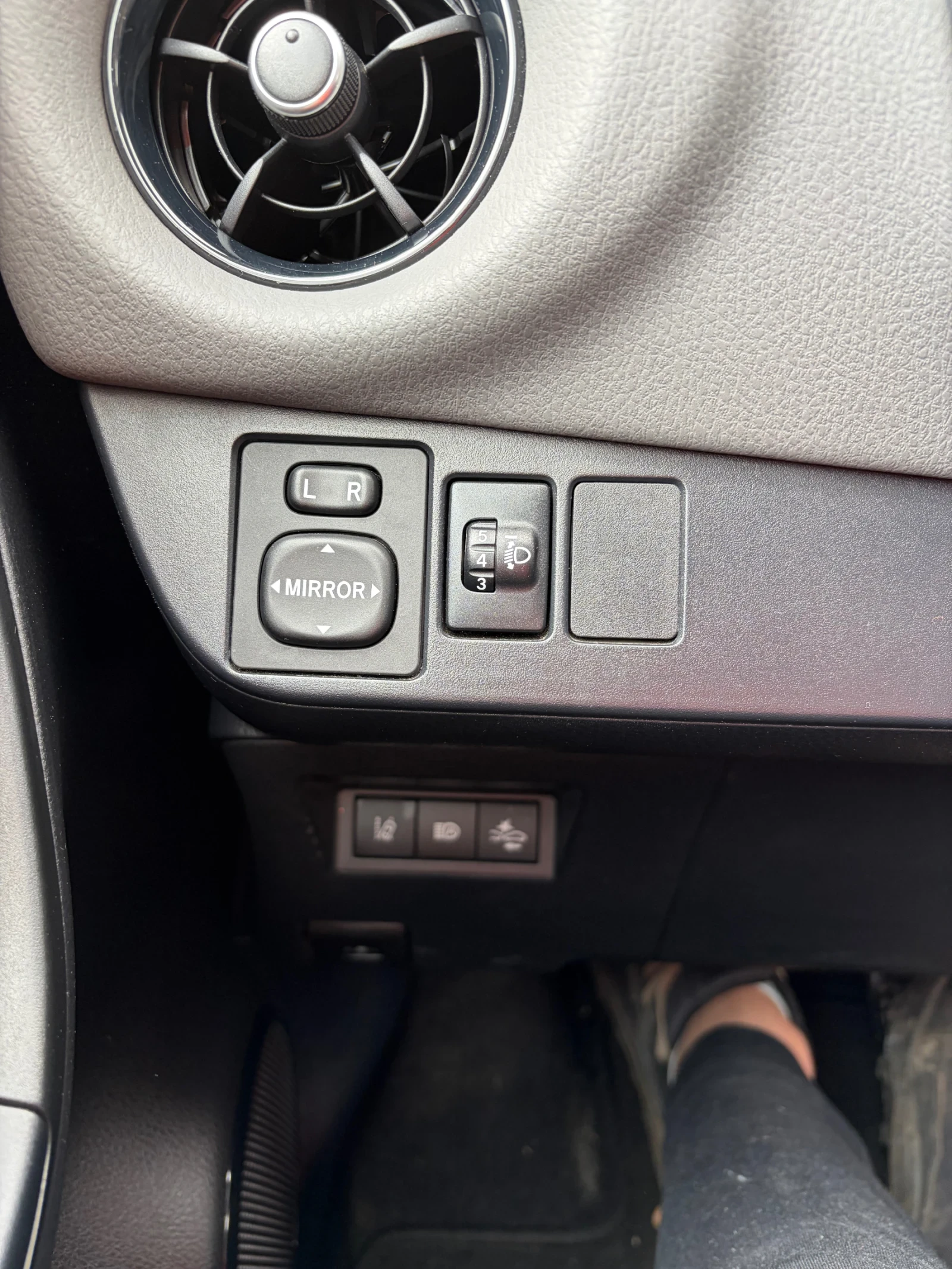 Toyota Yaris, снимка 10 - Автомобили и джипове - 54378990