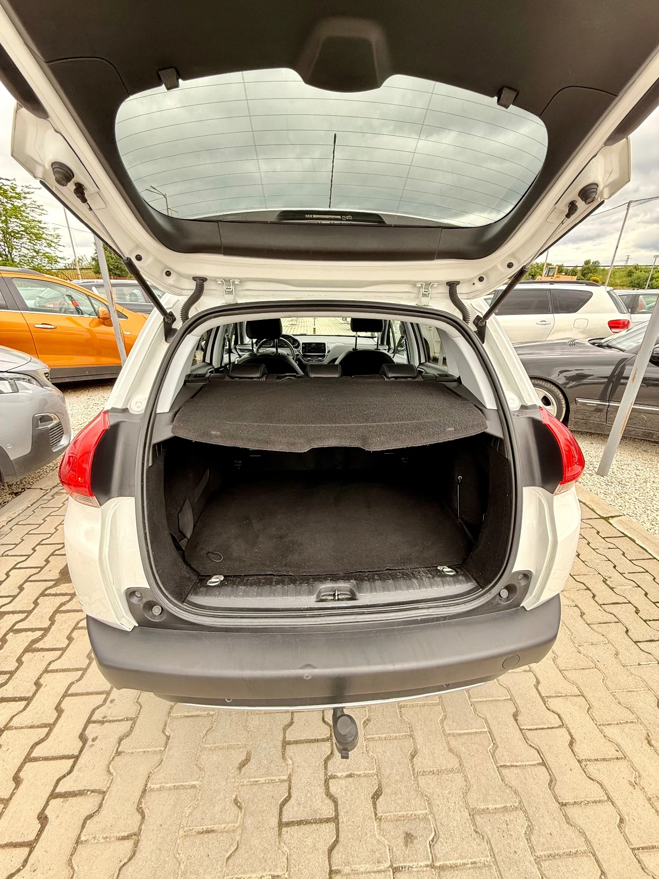 Peugeot 2008 CROSS* Топ* Нов внос* Реална* Бартер* , снимка 11 - Автомобили и джипове - 54665810