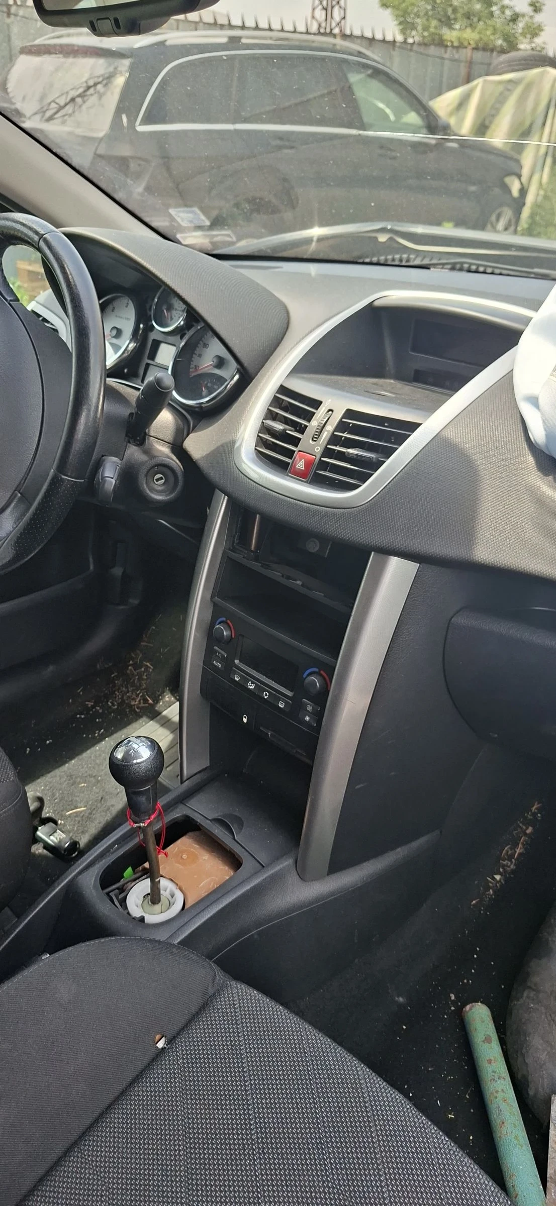Peugeot 207 1.4 HDI 75кс. Мотор скорости ок , снимка 5 - Автомобили и джипове - 55019412