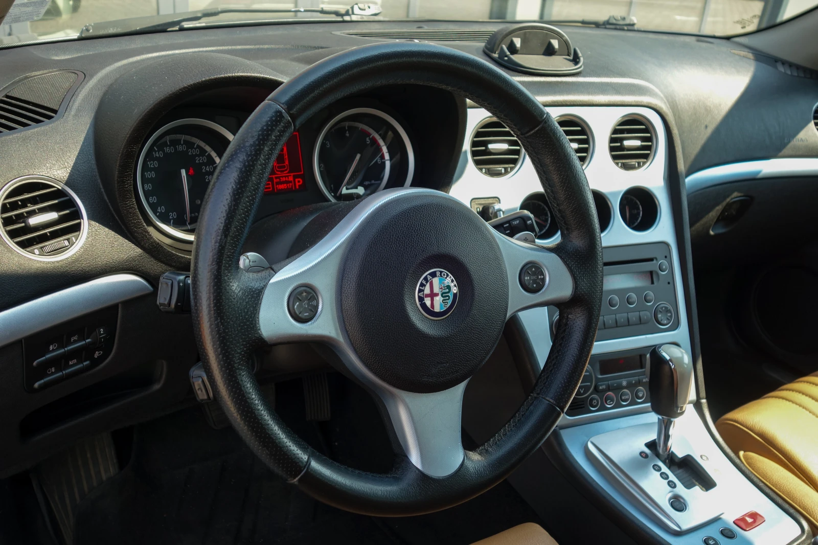 Alfa Romeo 159 sportwagon 2.4 JTDm* подгреви* Dynamic фарове* АВТОКРЕДИТ* , снимка 7 - Автомобили и джипове - 55735260