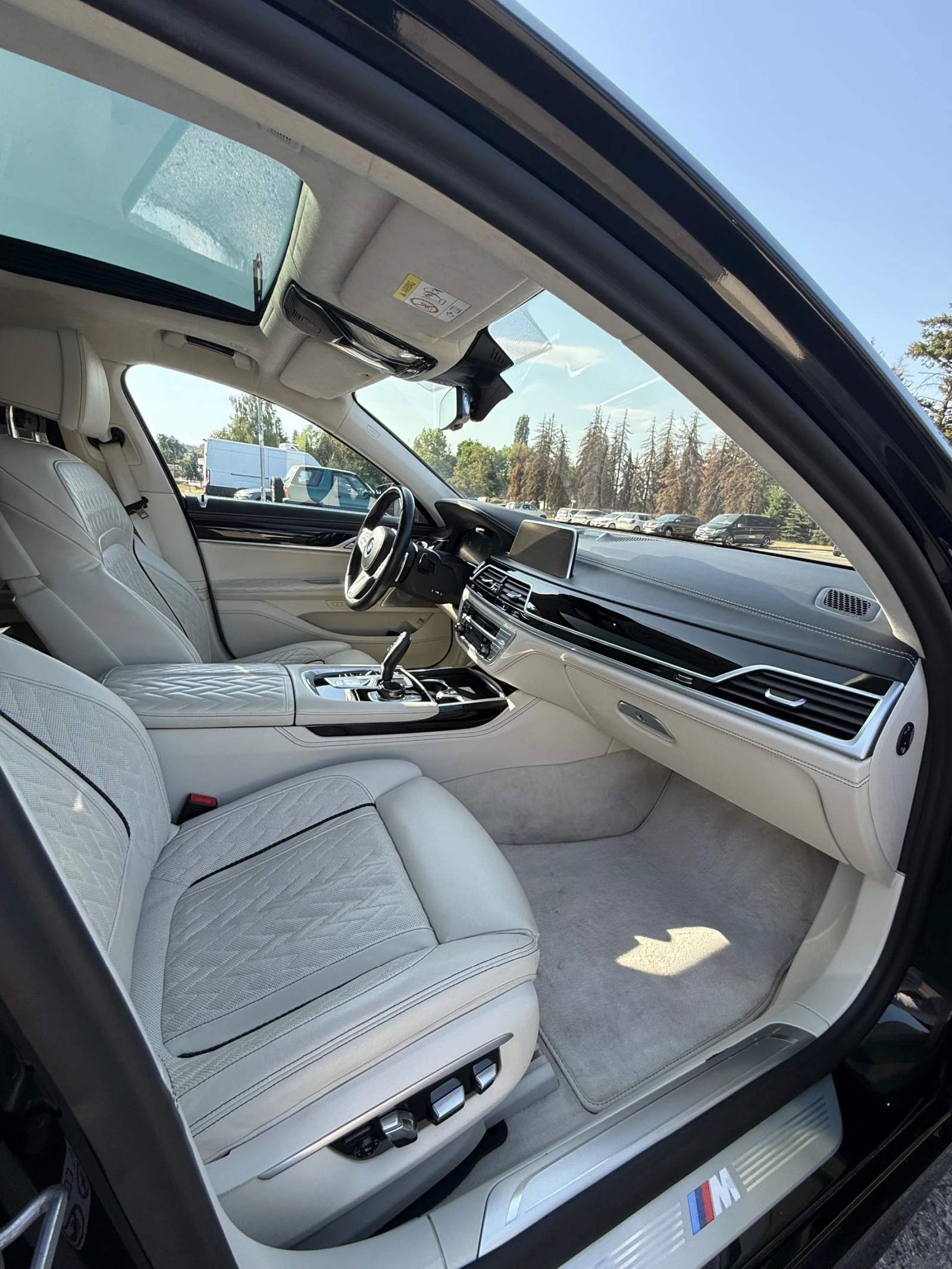 BMW 750 xDrive M Sport Paket, снимка 8 - Автомобили и джипове - 56254412