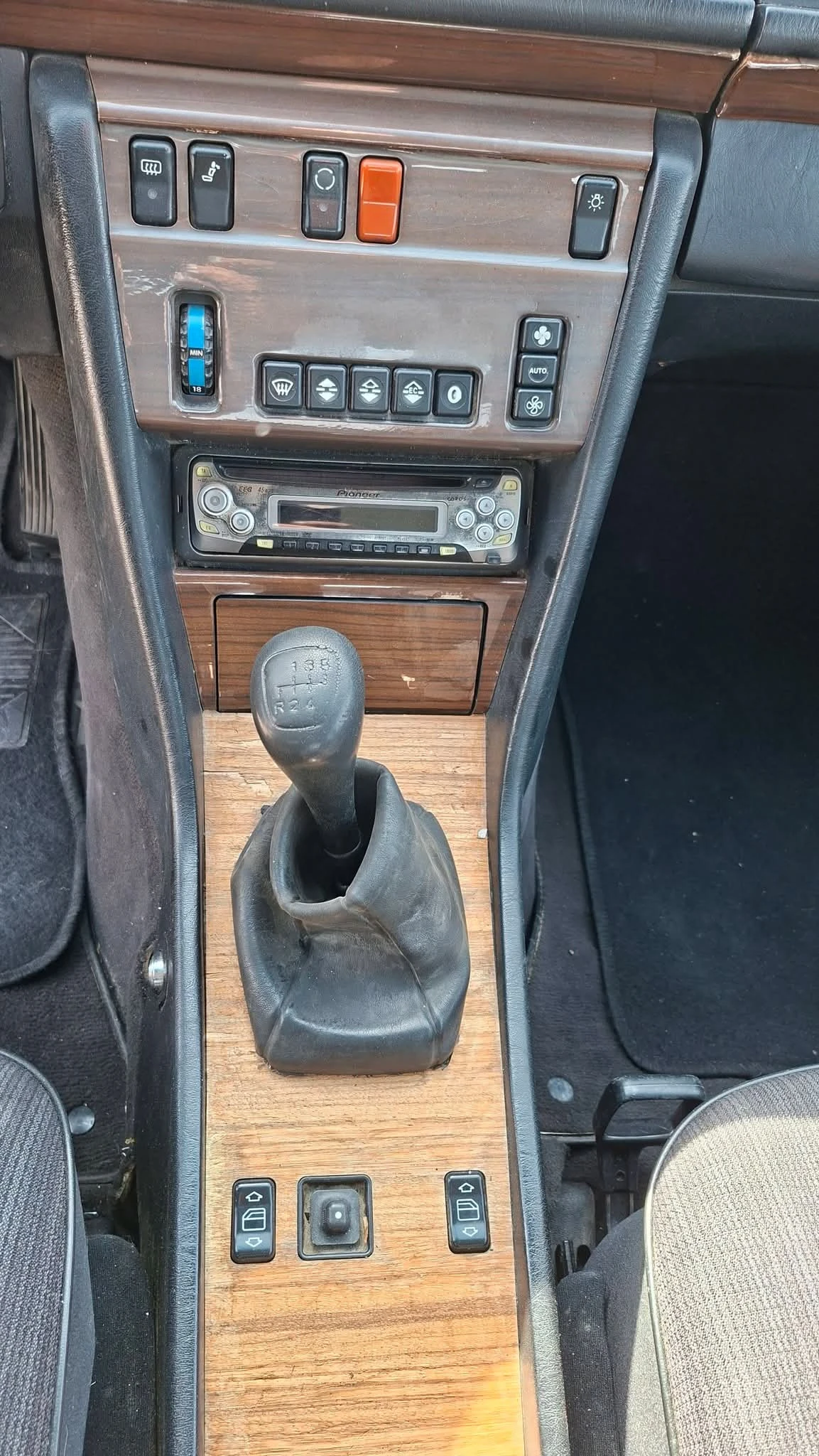 Mercedes-Benz 124 E200 , снимка 12 - Автомобили и джипове - 56403600