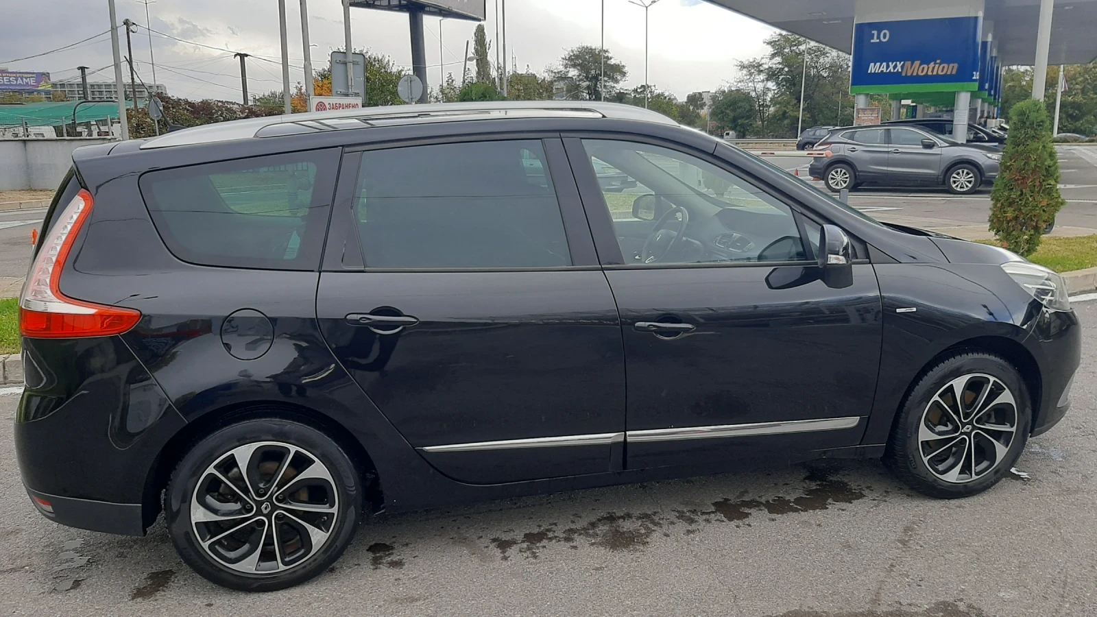 Renault Scenic МНОГО МНОГО ЗАПАЗЕНА , снимка 8 - Автомобили и джипове - 56532183