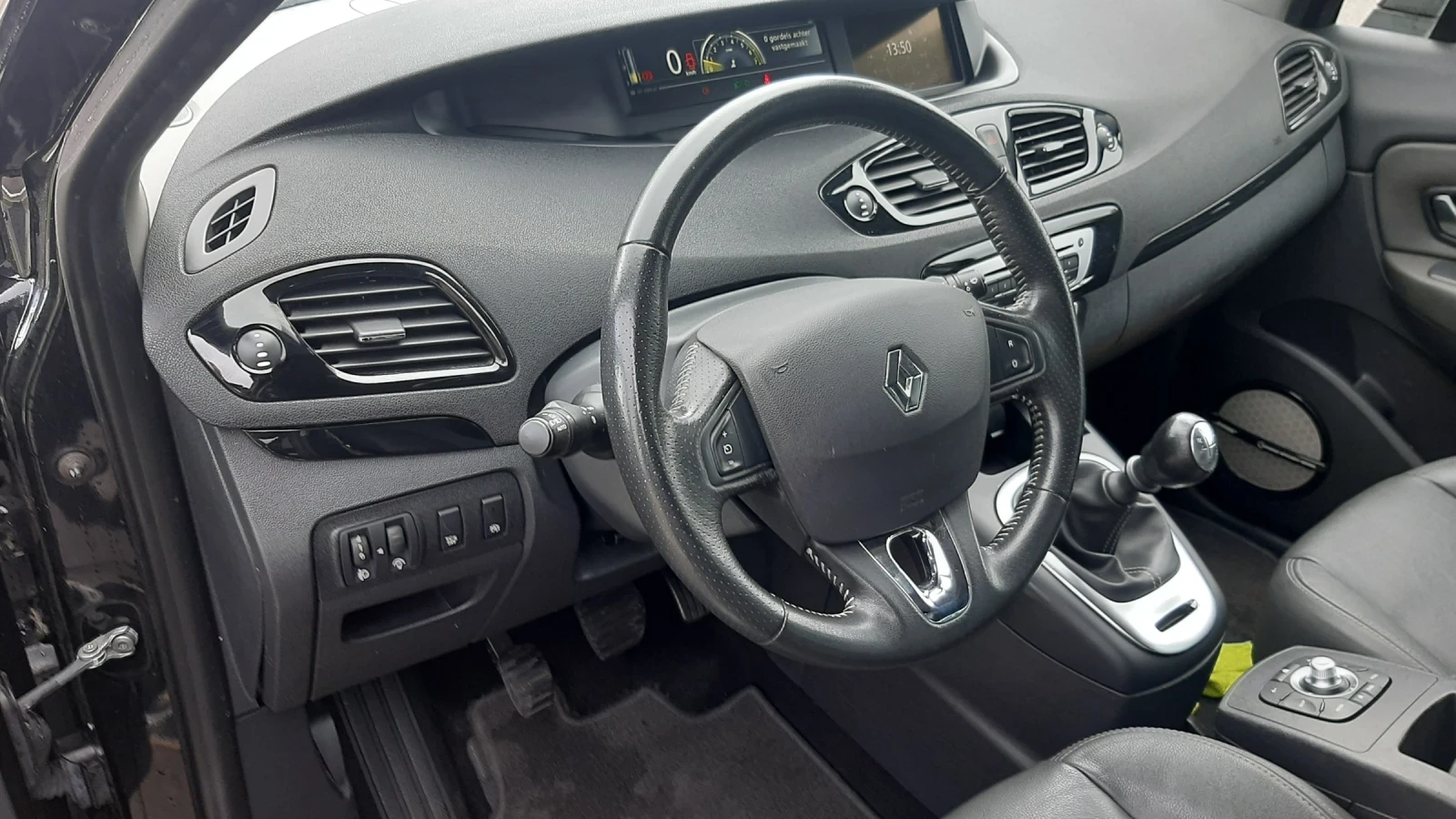 Renault Scenic МНОГО МНОГО ЗАПАЗЕНА , снимка 13 - Автомобили и джипове - 56532183