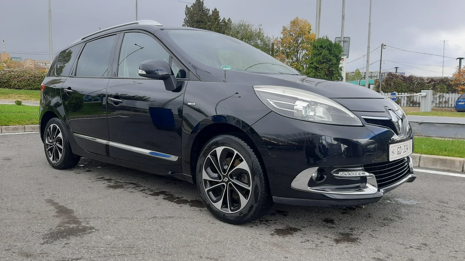 Renault Scenic МНОГО МНОГО ЗАПАЗЕНА , снимка 2 - Автомобили и джипове - 56532183