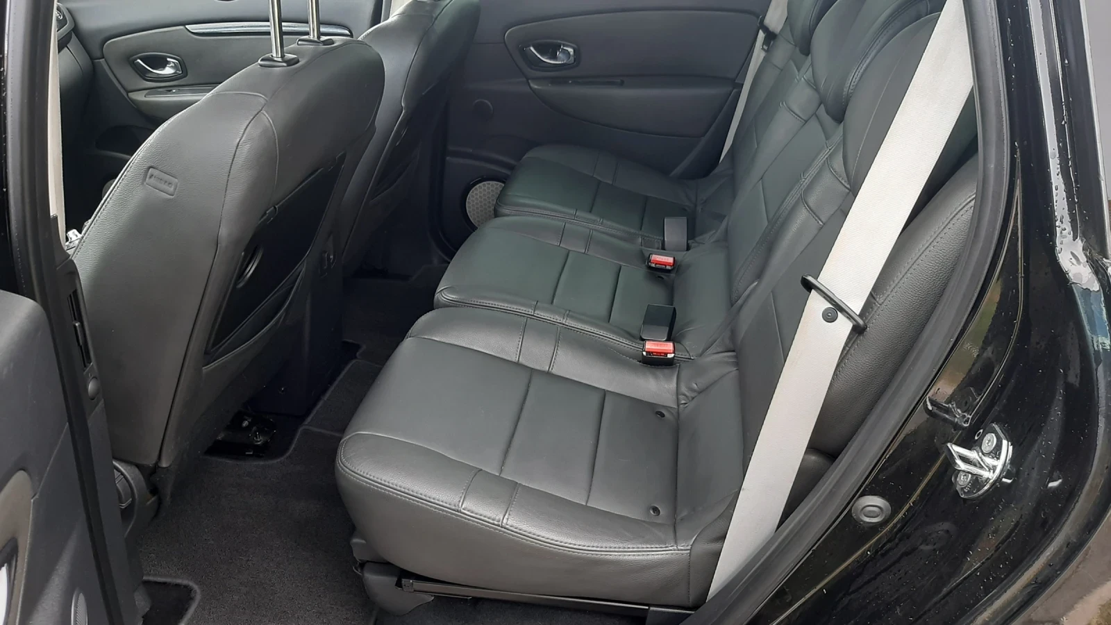 Renault Scenic МНОГО МНОГО ЗАПАЗЕНА , снимка 11 - Автомобили и джипове - 56532183