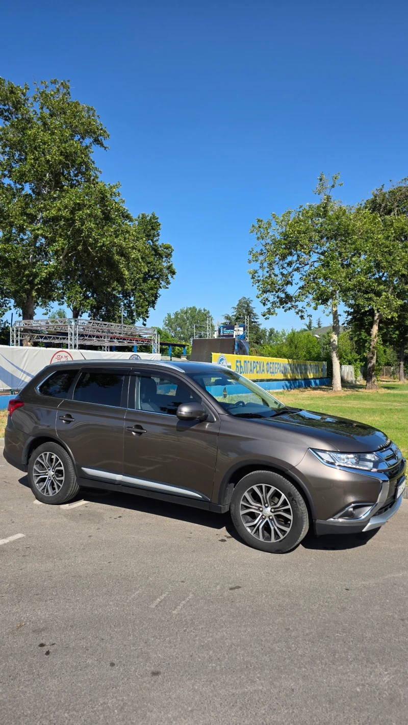 Mitsubishi Outlander 2.0 Mivec 4x4, снимка 2 - Автомобили и джипове - 50757117