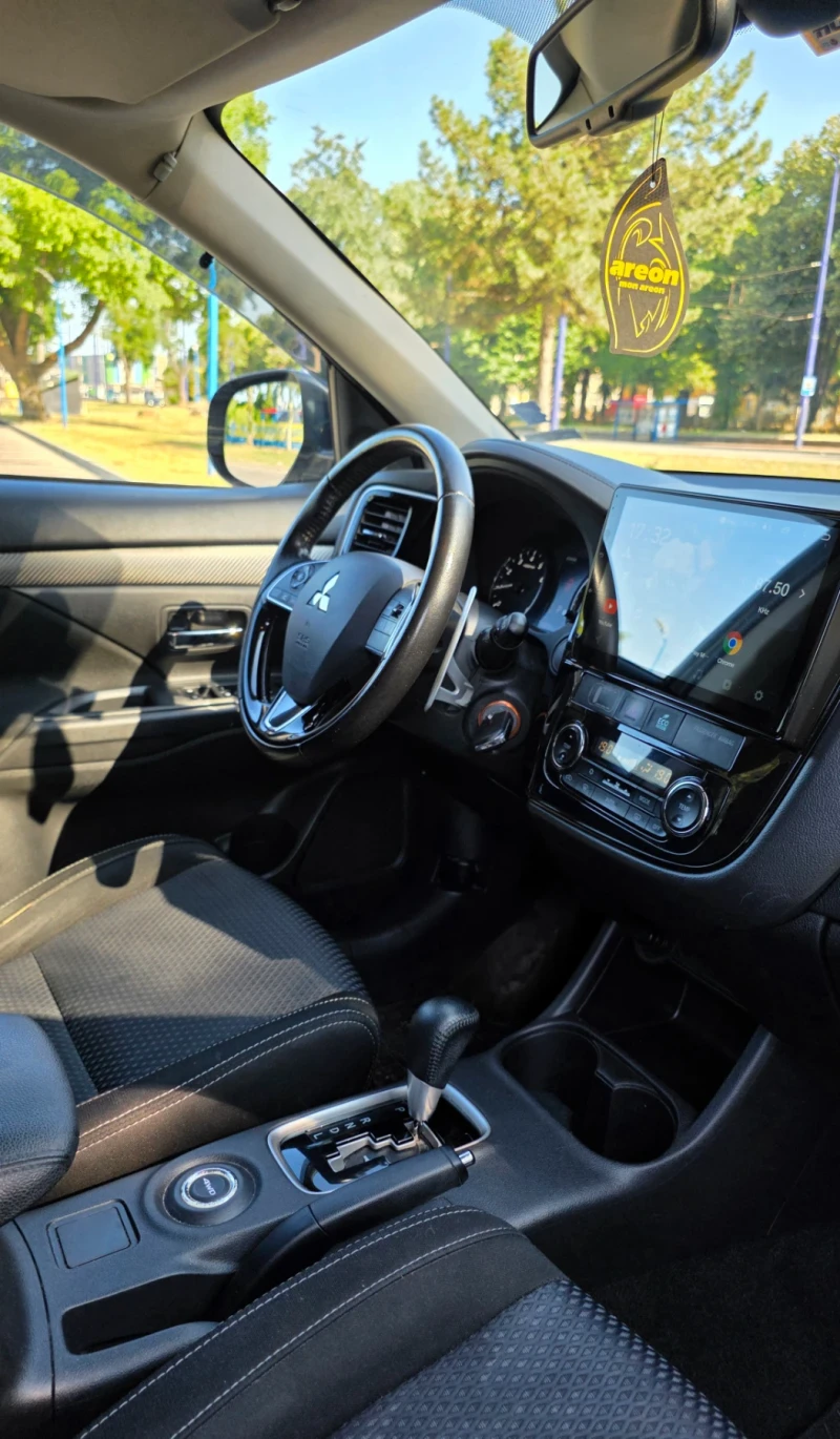 Mitsubishi Outlander 2.0 Mivec 4x4, снимка 9 - Автомобили и джипове - 50757117