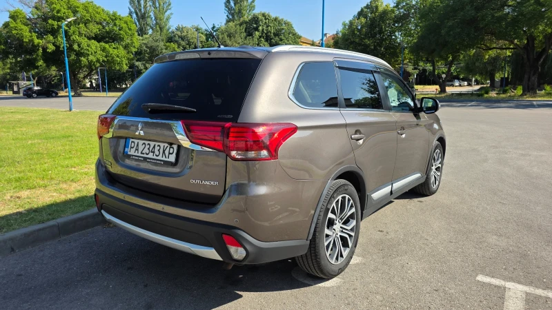 Mitsubishi Outlander 2.0 Mivec 4x4, снимка 3 - Автомобили и джипове - 50757117