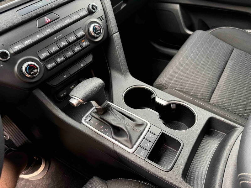 Kia Sportage 2.4 4x4, снимка 7 - Автомобили и джипове - 52238414