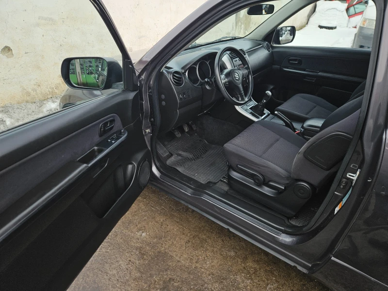 Suzuki Grand vitara 1.6i, снимка 8 - Автомобили и джипове - 53092724