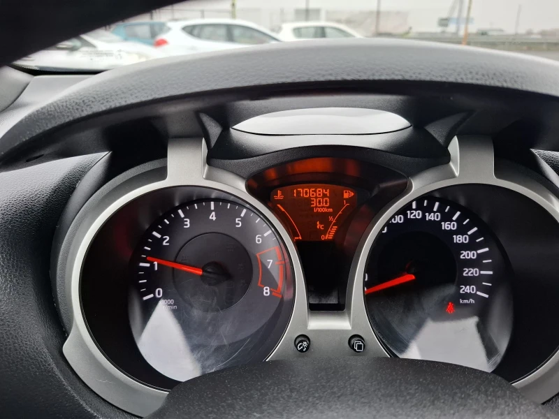 Nissan Juke 1.6i, снимка 12 - Автомобили и джипове - 53198607