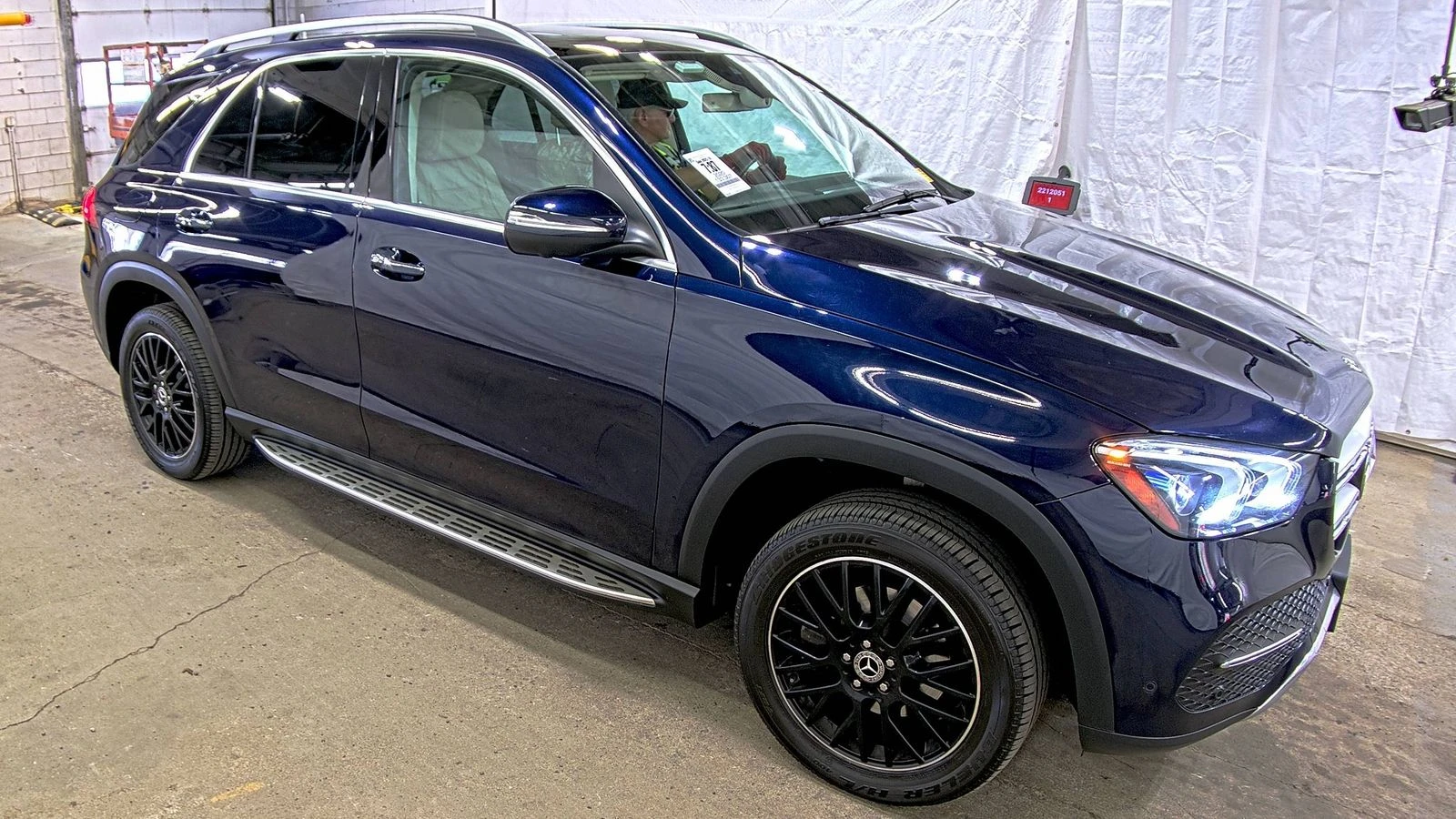 Mercedes-Benz GLE 350 4MATIC * М. ТОЧКА * BURMESTER * ПОДГРЕВ * KEYLESS - изображение 2