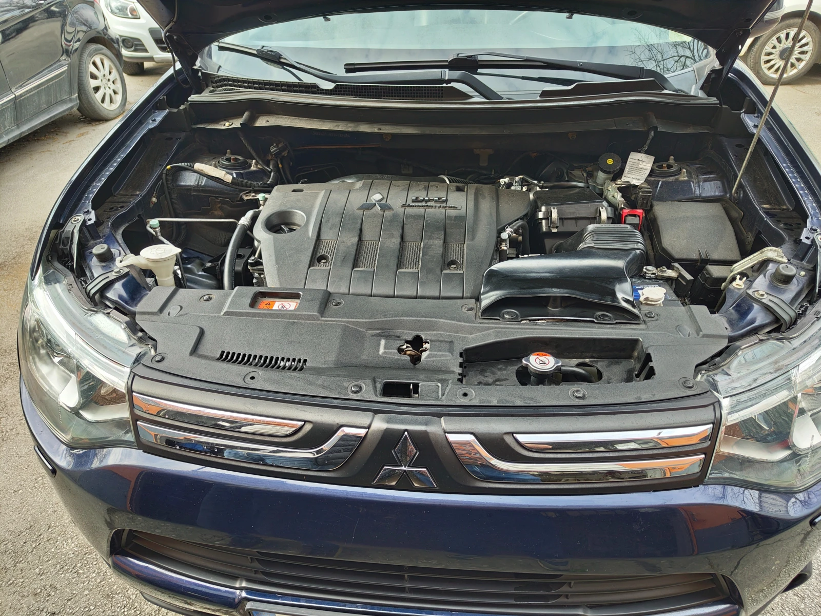 Mitsubishi Outlander, снимка 9 - Автомобили и джипове - 53989779